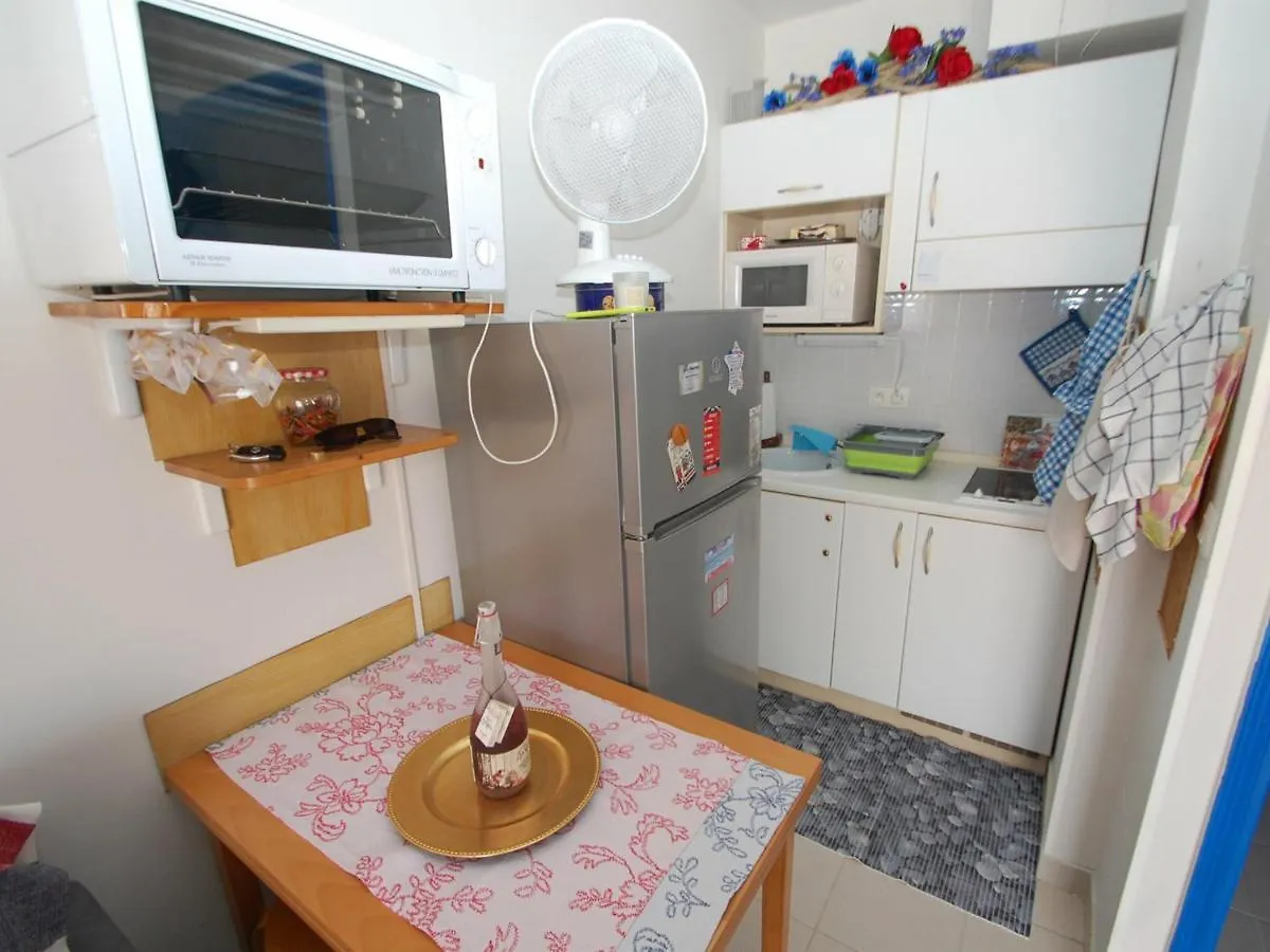 Charmant 2P En Centre-Ville De Menton Avec Terrasse Et Parking - Fr-1-196-280 Apartment