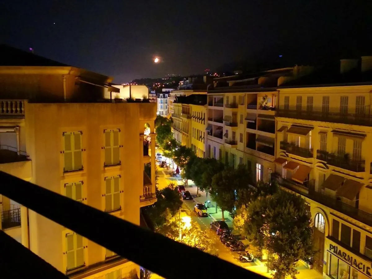 Charmant 2P En Centre-Ville De Menton Avec Terrasse Et Parking - Fr-1-196-280 0*,  France