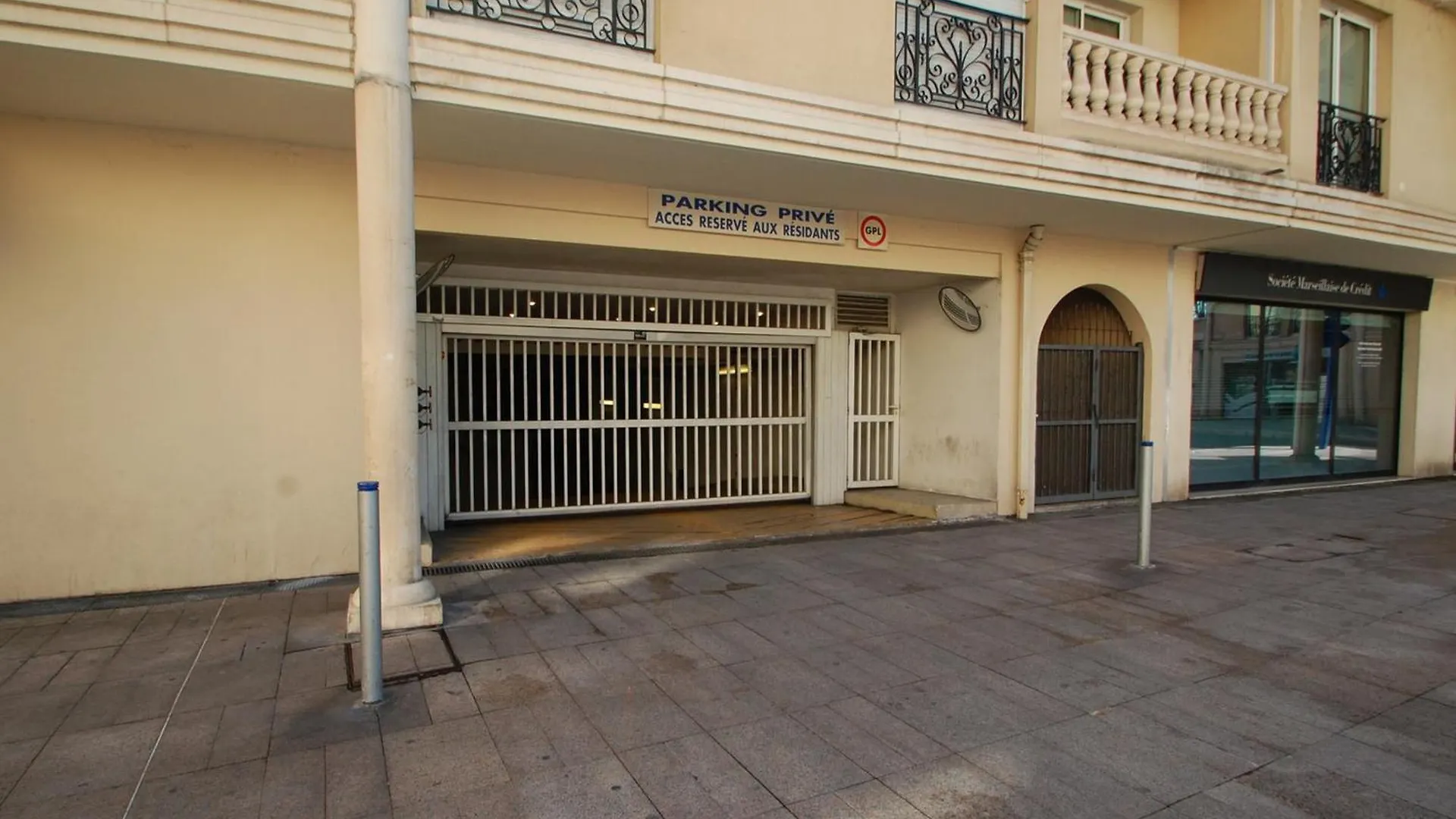 Charmant 2P En Centre-Ville De Menton Avec Terrasse Et Parking - Fr-1-196-280